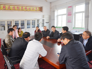 副校长谢阳群看望慰问365官网“国培计划”顶岗实习同学