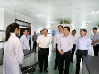 省委副书记信长星来365官网调研指导工作