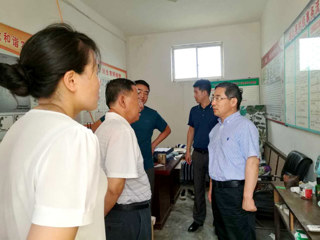 校长陈士夫一行看望365官网驻村扶贫工作队