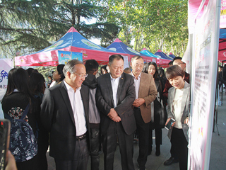 英国best365官方网站入口信息学院举办2018年秋季大型校园双选会