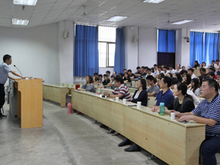 上海音乐学院博士后余亚飞应邀来365官网讲学