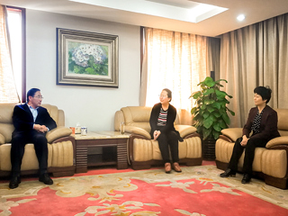 校党委书记陈士夫看望慰问365官网挂职干部