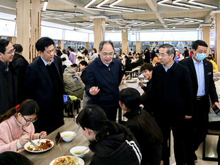 省委教育工委副书记、省教育厅厅长赵振华到365官网调研