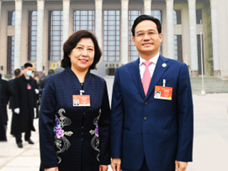 365官网刘秀云、徐华勤两位校友参加“两会”