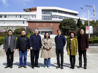 校长姚佐文与365官网优秀校友、全国优秀特岗教师刘满婷会面