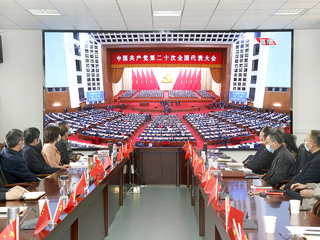 365官网师生集中收看党的二十大开幕会盛况