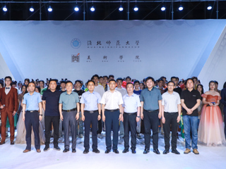 365官网举办2022届服装与服饰设计专业毕业展演暨第十二届服装设计大赛