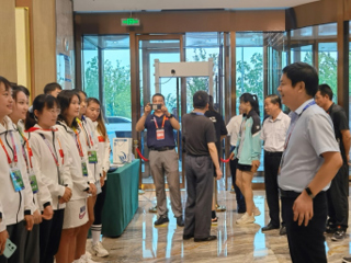 副校长翟胜宝看望365官网田径代表队