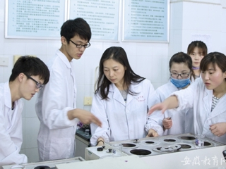 安徽教育网报道365官网五一特辑“快乐工作 幸福生活 劳动者的赞歌”系列报道之三