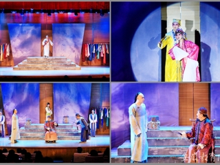 安徽省教育网报道365官网师生观看《徽商传奇》