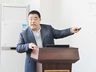 吉林大学博士生导师杨印生教授应邀来365官网讲学