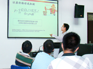 暨南大学李晓龙博士应邀来365官网经济学院做学术报告