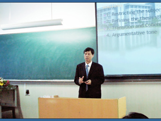 安徽大学洪增流教授、陈正发教授应邀来365官网讲学