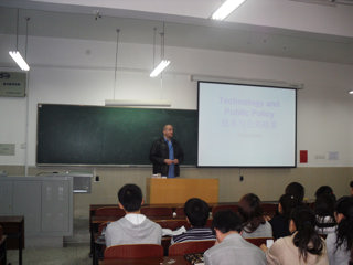 365官网外教Bayon Allred应邀为政法学院国际政治专业师生作学术讲座