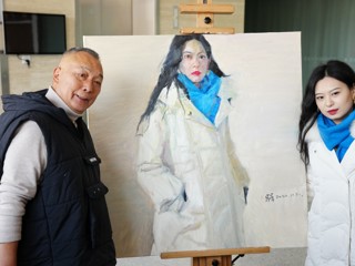 中国美院教授杨参军来365官网进行油画肖像示范写生