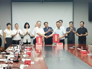 学校与中国联通安徽分公司签署战略合作协议